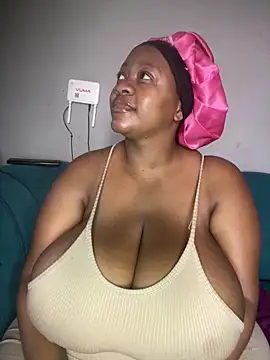 Snapshot of Chubbykarisma27 chatting on 10.22.25 Chubbykarisma27 online show from 10.22.25