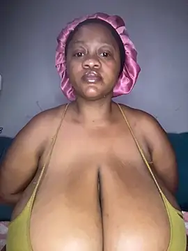 Snapshot of Chubbykarisma27 chatting on 10.31.25 Chubbykarisma27 online show from 10.31.25