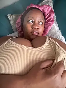 Snapshot of Chubbykarisma27 chatting on 11.07.25 Chubbykarisma27 online show from 11.07.25