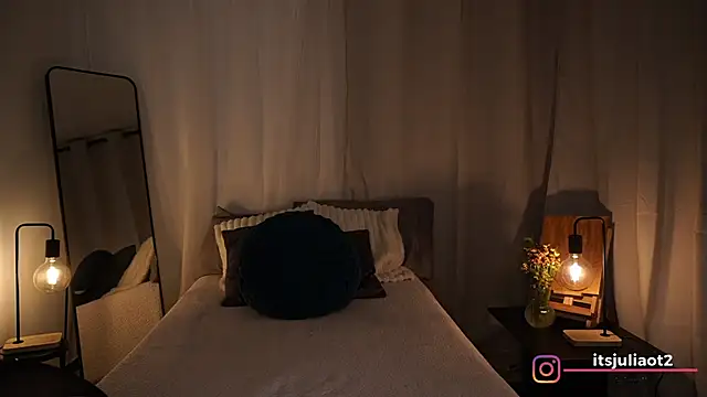 mssjulia online show from 05.25.26