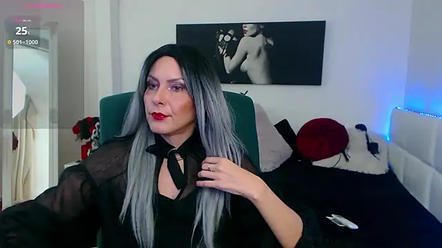 Snapshot of EvelynQueenn chatting on 12.18.24 EvelynQueenn online show from 12.18.24