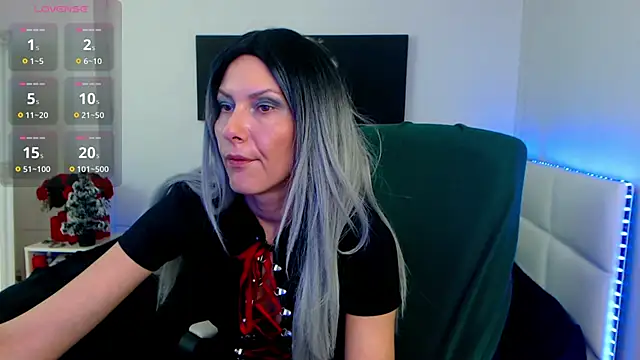 Snapshot of EvelynQueenn chatting on 12.19.24 EvelynQueenn online show from 12.19.24