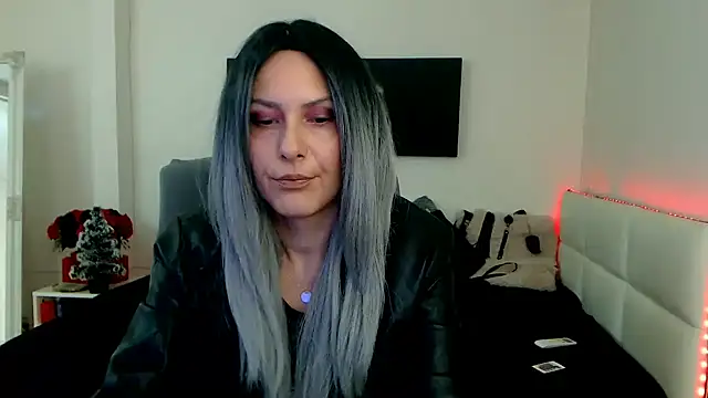 Snapshot of EvelynQueenn chatting on 01.06.25 EvelynQueenn online show from 01.06.25