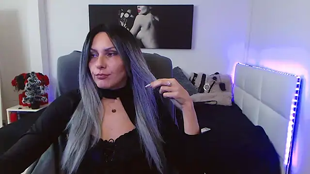 Snapshot of EvelynQueenn chatting on 01.07.25 EvelynQueenn online show from 01.07.25