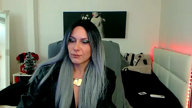 Snapshot of EvelynQueenn chatting on 01.08.25 EvelynQueenn online show from 01.08.25