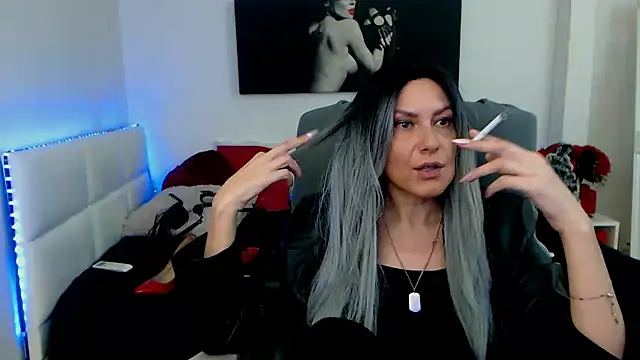 Snapshot of EvelynQueenn chatting on 01.11.25 EvelynQueenn online show from 01.11.25