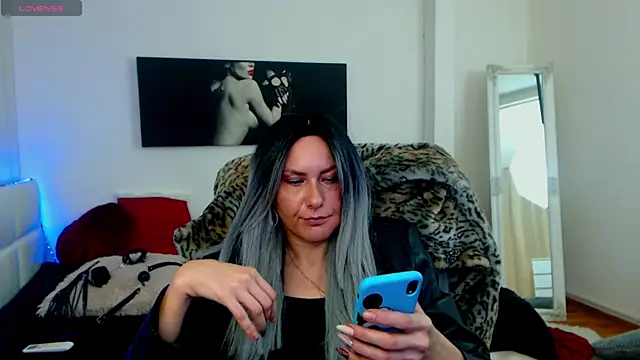 Snapshot of EvelynQueenn chatting on 01.11.25 EvelynQueenn online show from 01.11.25