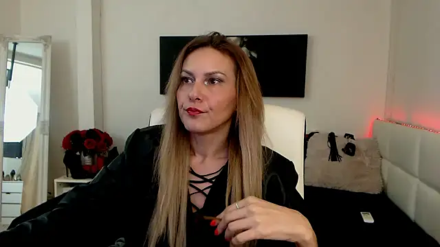 Snapshot of EvelynQueenn chatting on 01.18.25 EvelynQueenn online show from 01.18.25