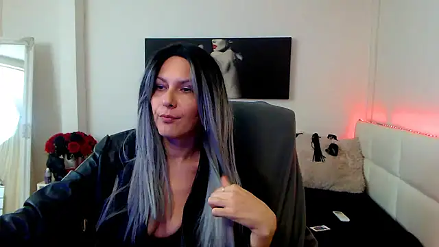 Snapshot of EvelynQueenn chatting on 01.20.25 EvelynQueenn online show from 01.20.25