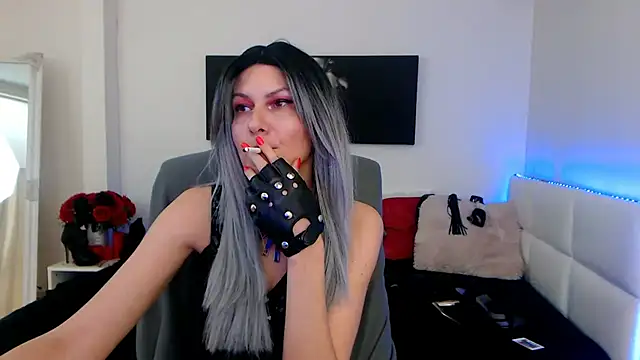 Snapshot of EvelynQueenn chatting on 01.21.25 EvelynQueenn online show from 01.21.25