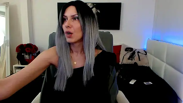 Snapshot of EvelynQueenn chatting on 01.28.25 EvelynQueenn online show from 01.28.25