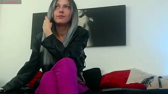 Snapshot of EvelynQueenn chatting on 01.28.25 EvelynQueenn online show from 01.28.25