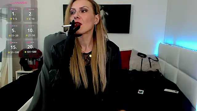 Snapshot of EvelynQueenn chatting on 01.29.25 EvelynQueenn online show from 01.29.25