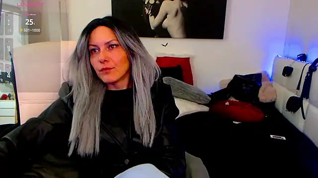 Snapshot of EvelynQueenn chatting on 01.31.25 EvelynQueenn online show from 01.31.25