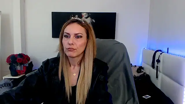 Snapshot of EvelynQueenn chatting on 02.02.25 EvelynQueenn online show from 02.02.25