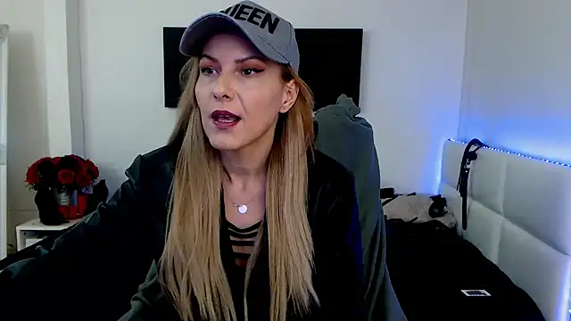 Snapshot of EvelynQueenn chatting on 02.03.25 EvelynQueenn online show from 02.03.25