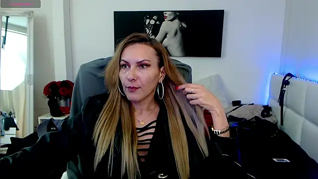 Snapshot of EvelynQueenn chatting on 02.03.25 EvelynQueenn online show from 02.03.25