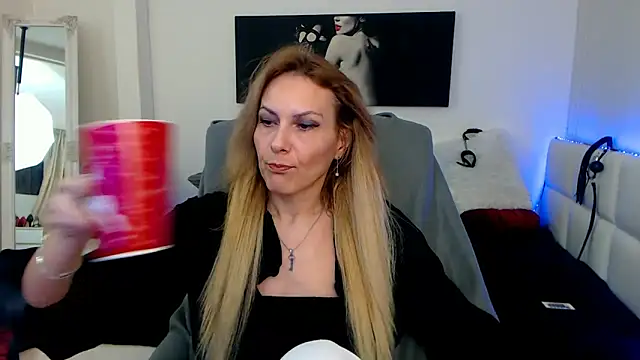Snapshot of EvelynQueenn chatting on 02.07.25 EvelynQueenn online show from 02.07.25