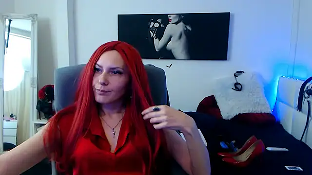 Snapshot of EvelynQueenn chatting on 02.10.25 EvelynQueenn online show from 02.10.25