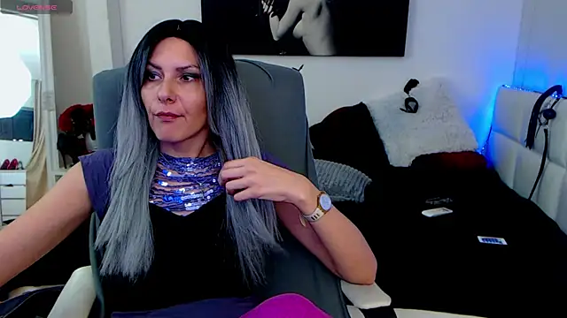 Snapshot of EvelynQueenn chatting on 02.12.25 EvelynQueenn online show from 02.12.25
