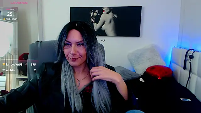 Snapshot of EvelynQueenn chatting on 02.17.25 EvelynQueenn online show from 02.17.25