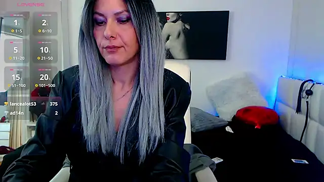 Snapshot of EvelynQueenn chatting on 02.17.25 EvelynQueenn online show from 02.17.25