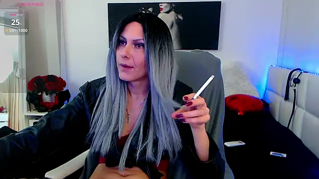Snapshot of EvelynQueenn chatting on 02.18.25 EvelynQueenn online show from 02.18.25