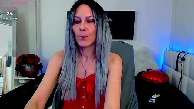 Snapshot of EvelynQueenn chatting on 02.19.25 EvelynQueenn online show from 02.19.25