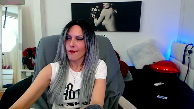 Snapshot of EvelynQueenn chatting on 02.20.25 EvelynQueenn online show from 02.20.25