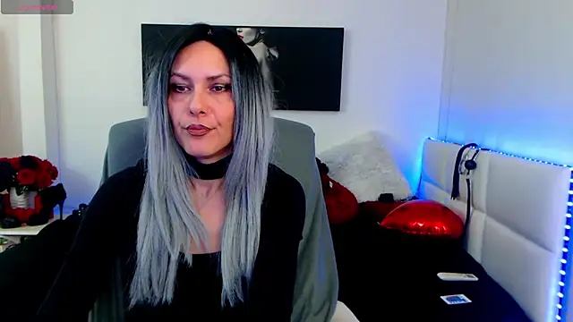 Snapshot of EvelynQueenn chatting on 02.28.25 EvelynQueenn online show from 02.28.25