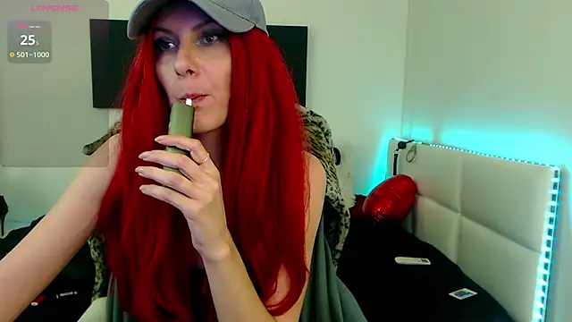 Snapshot of EvelynQueenn chatting on 03.14.25 EvelynQueenn online show from 03.14.25