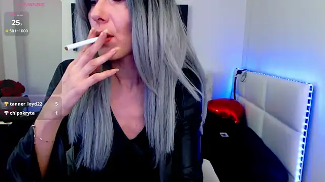 Snapshot of EvelynQueenn chatting on 03.17.25 EvelynQueenn online show from 03.17.25