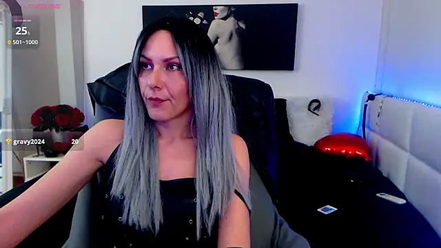 Snapshot of EvelynQueenn chatting on 03.19.25 EvelynQueenn online show from 03.19.25