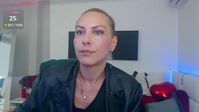Snapshot of EvelynQueenn chatting on 09.13.25 EvelynQueenn online show from 09.13.25