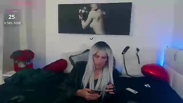 Snapshot of EvelynQueenn chatting on 09.14.25 EvelynQueenn online show from 09.14.25