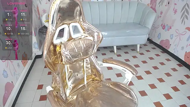 Snapshot of paris09_v chatting on 12.24.24 paris09 v online show from 12.24.24