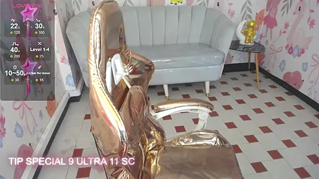 Snapshot of paris09_v chatting on 02.14.25 paris09 v online show from 02.14.25