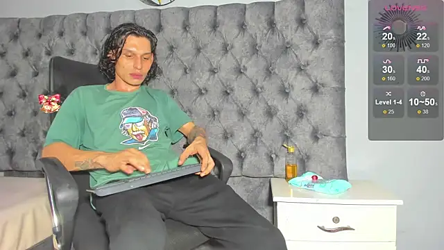 marcus smithh online show from 12.04.24