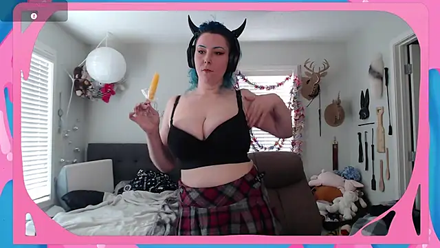 Snapshot of CirqueNoirBlu chatting on 05.29.26 CirqueNoirBlu online show from 05.29.26