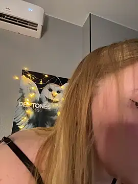 Snapshot of pink8ty chatting on 10.23.25 pink8ty online show from 10.23.25