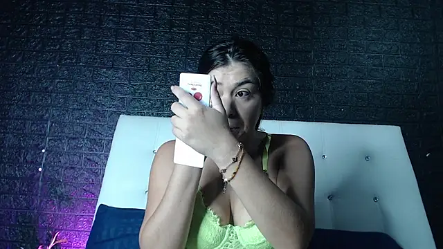 Snapshot of Sweet-Monica chatting on 06.04.26 Sweet-Monica online show from 06.04.26