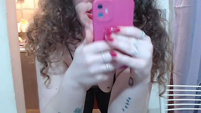 Snapshot of peachgirlmartyna chatting on 02.04.25 peachgirlmartyna online show from 02.04.25