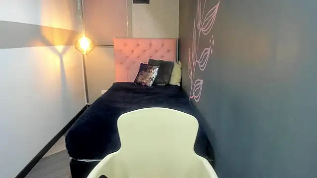 GiaFox  online show from 01.20.25