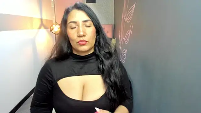 GiaFox  online show from 02.25.25