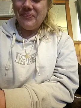 Snapshot of Off_the_Lesh chatting on 09.18.25 Off the Lesh online show from 09.18.25