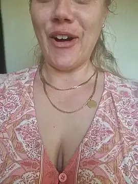 Snapshot of Off_the_Lesh chatting on 10.30.25 Off the Lesh online show from 10.30.25