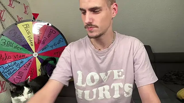 Snapshot of Cookieboy88 chatting on 10.13.25 Cookieboy88 online show from 10.13.25