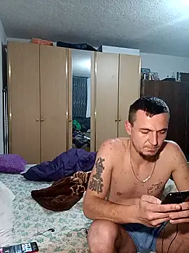 Snapshot of mayk18cm chatting on 12.30.24 mayk18cm online show from 12.30.24