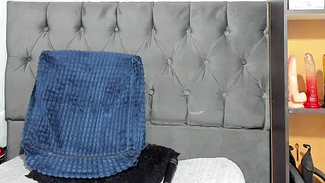 amberr34 online show from 02.13.25