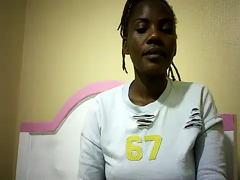 Snapshot of Pierra77 chatting on 09.19.25 Pierra77 online show from 09.19.25